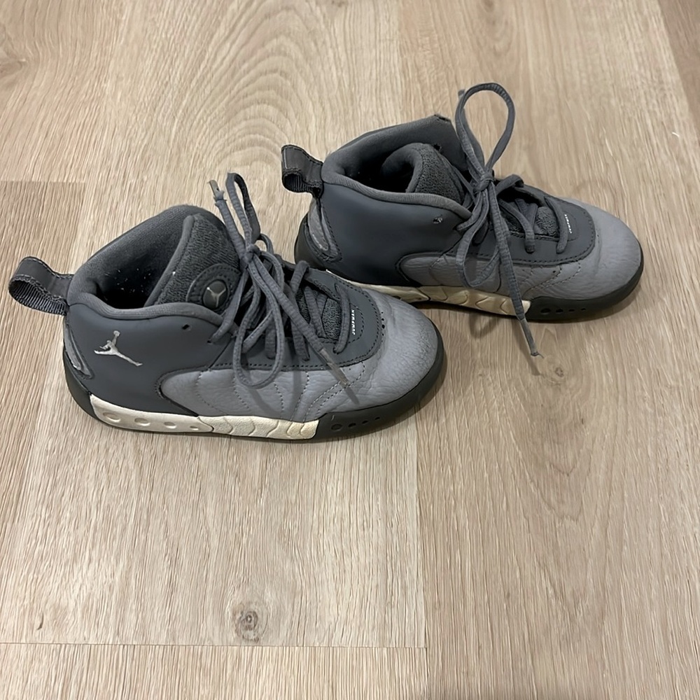Jordan jumpman grey sneakers
